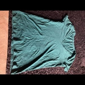 Women’s large green V-neck tee